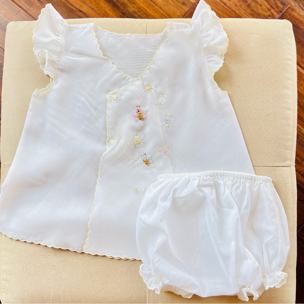 NWT Hand embroidered baby girl set . Imported from Colombia . Size 3-6 months